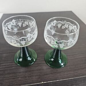 Vtg Luminarc Roemer Wine Glass 5 1/2" Etched Grapes Beehive Green Stem France